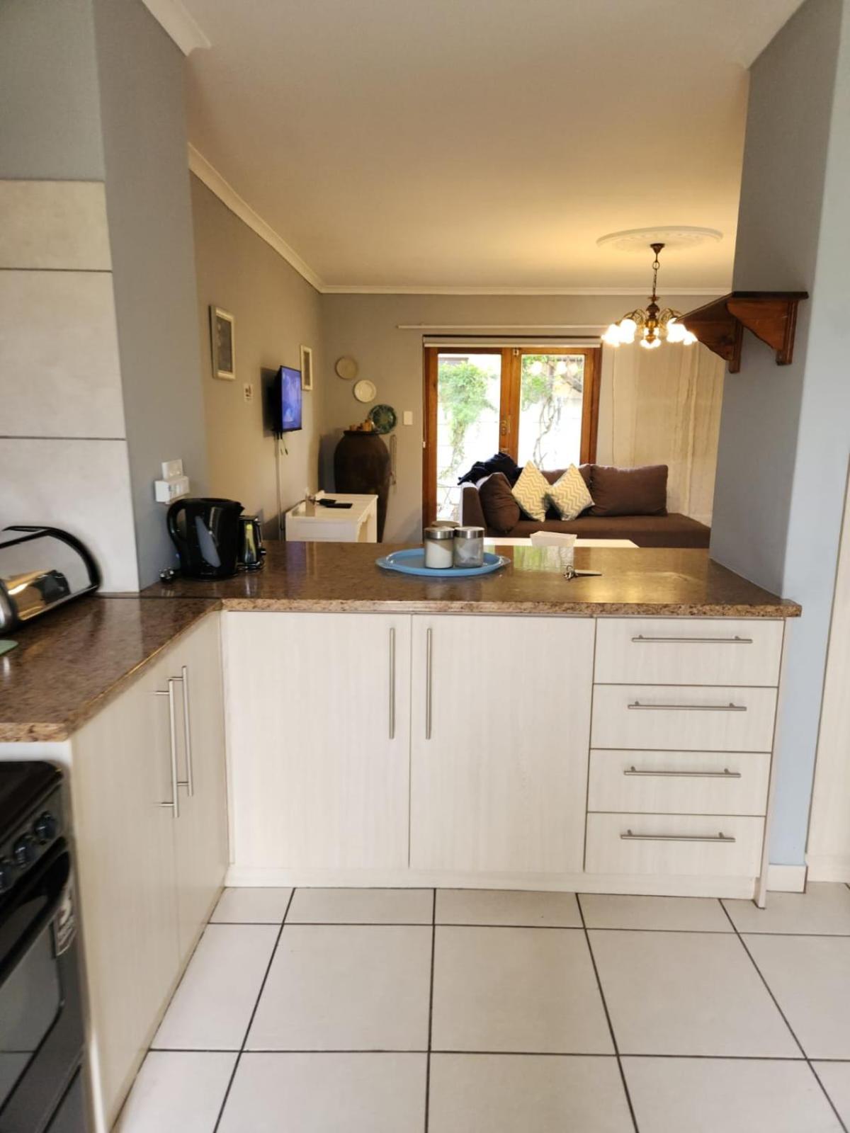Smithland Centrally Located Apartment *